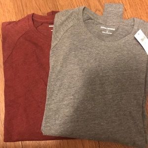 New! Men’s long tee by banana republic